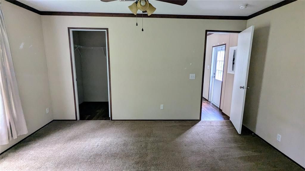 For Rent: $1,300 (2 beds, 2 baths, 896 Square Feet)