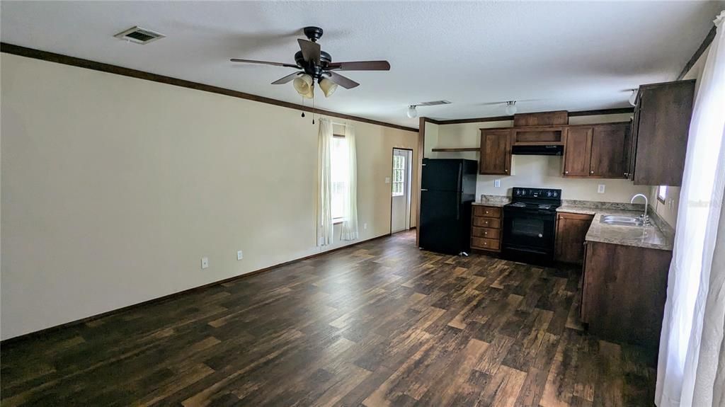 For Rent: $1,300 (2 beds, 2 baths, 896 Square Feet)