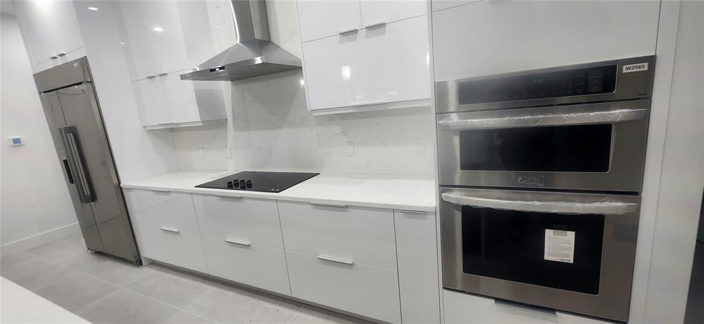 Под контрактом: $739,900 (4 спален, 2 ванн, 2423 Квадратных фут)