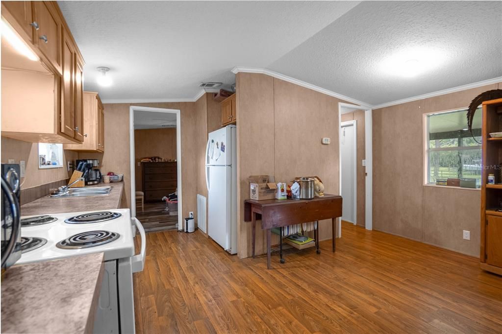 For Sale: $145,000 (2 beds, 2 baths, 896 Square Feet)