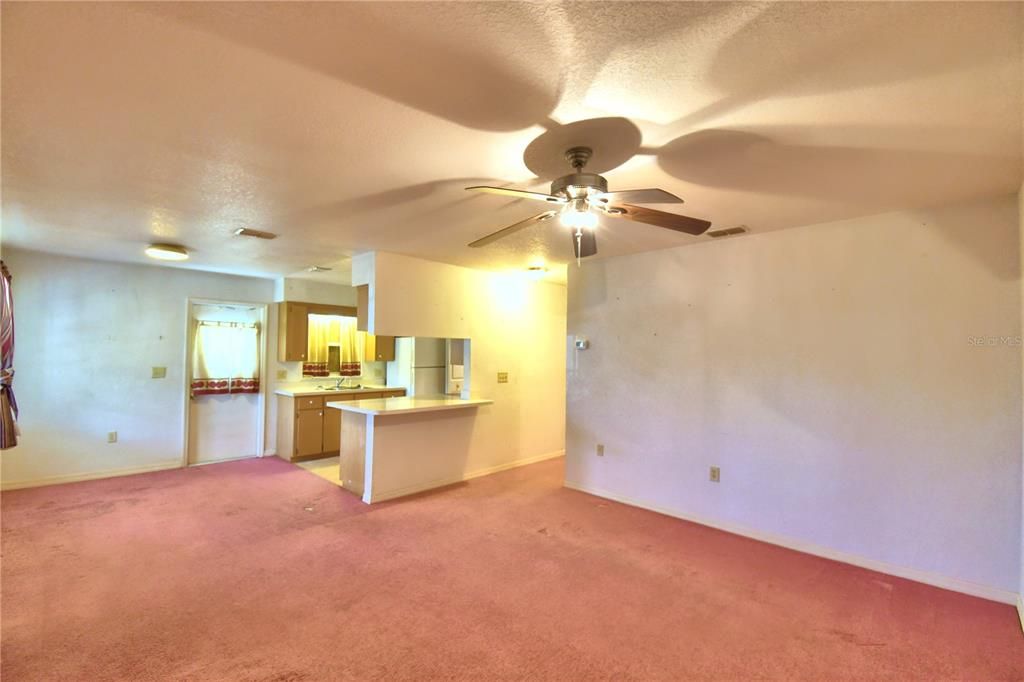 For Sale: $195,000 (3 beds, 1 baths, 1050 Square Feet)