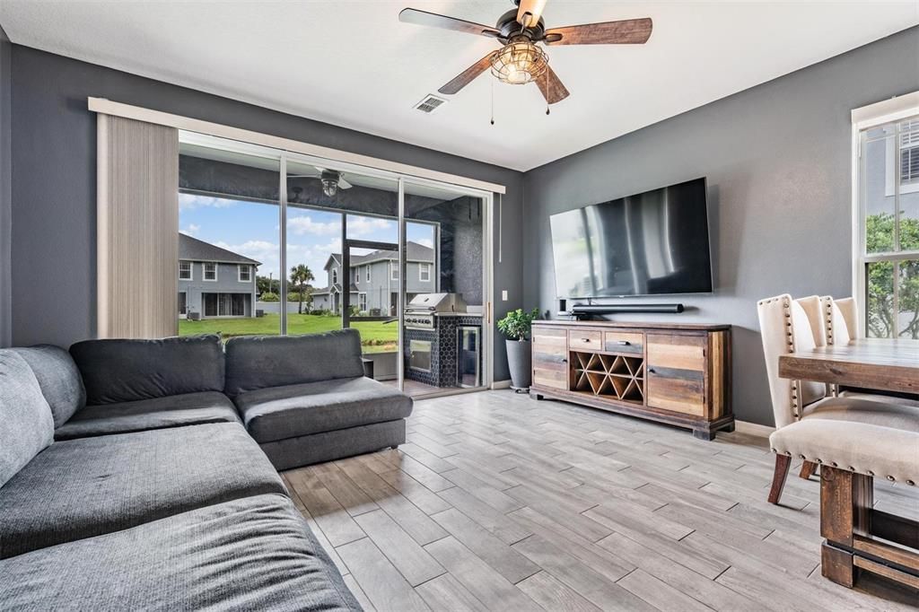 Active With Contract: $385,000 (3 beds, 2 baths, 1666 Square Feet)