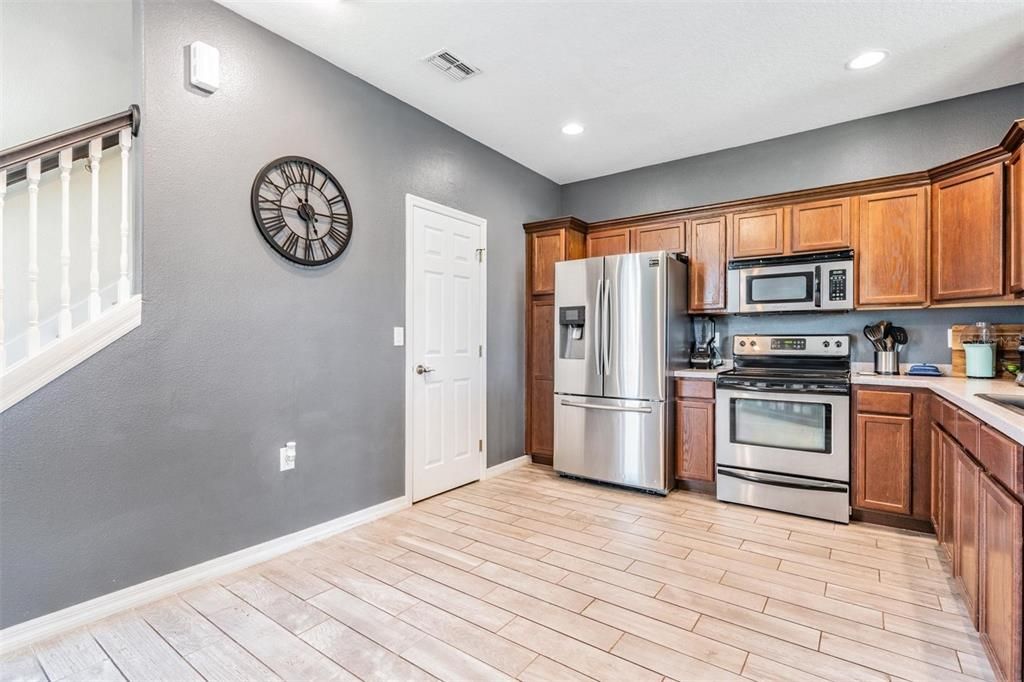 Active With Contract: $385,000 (3 beds, 2 baths, 1666 Square Feet)