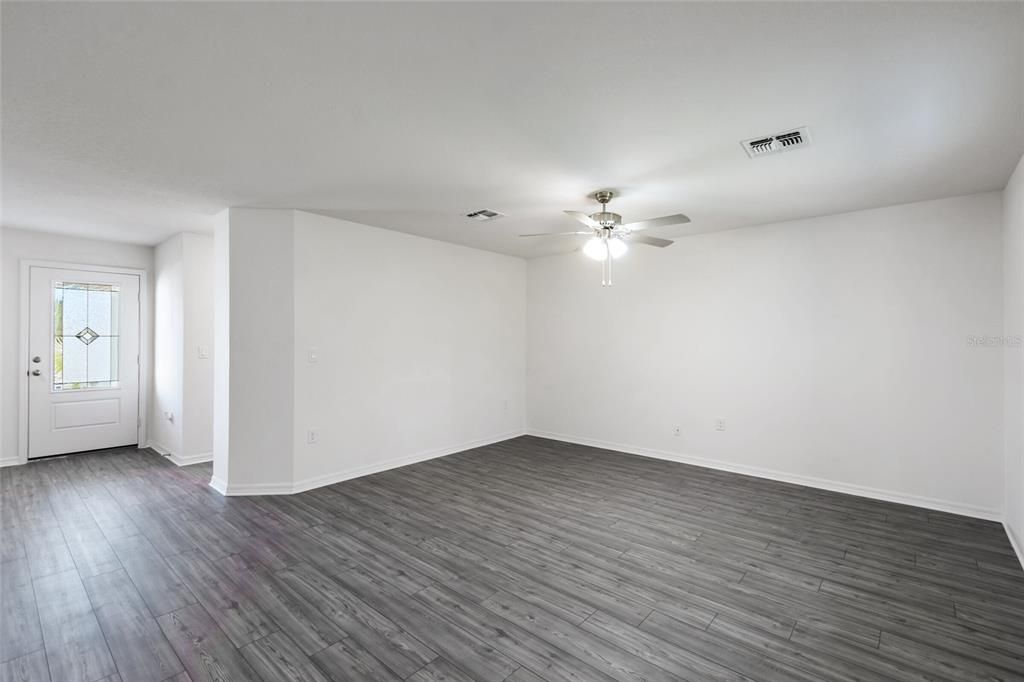 For Sale: $277,900 (2 beds, 2 baths, 1398 Square Feet)