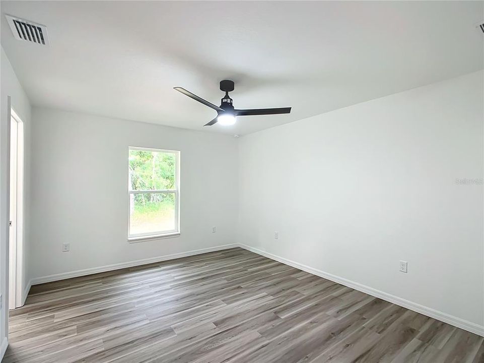 For Sale: $259,000 (3 beds, 2 baths, 1393 Square Feet)