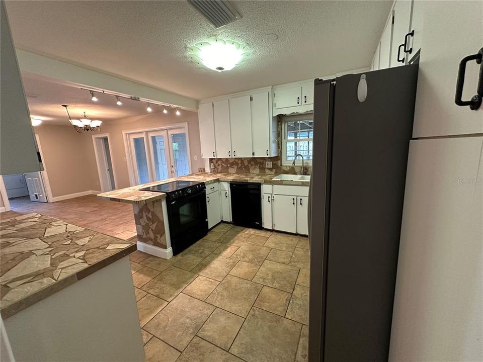 Active With Contract: $2,490 (4 beds, 3 baths, 2024 Square Feet)