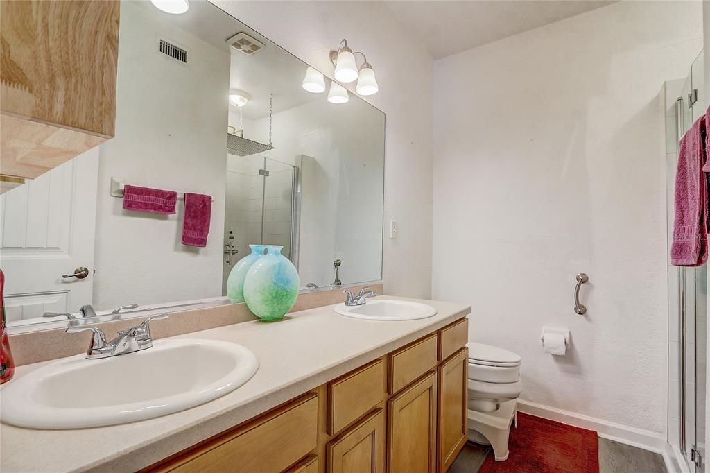 Active With Contract: $169,000 (2 beds, 2 baths, 1148 Square Feet)