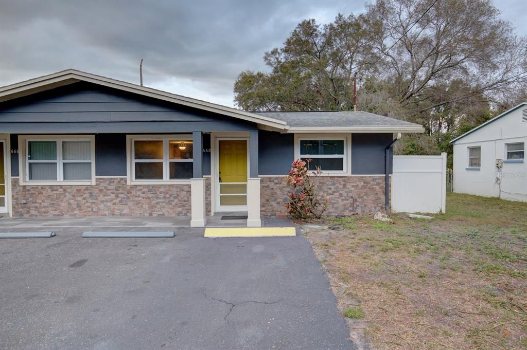 Recently Rented: $1,700 (2 beds, 1 baths, 750 Square Feet)