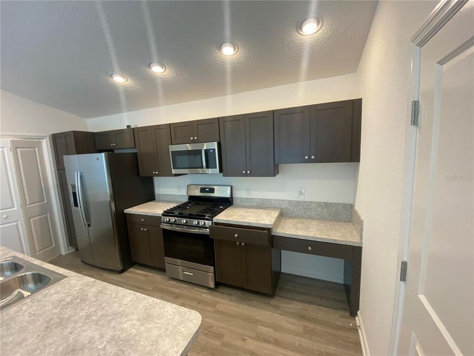 For Rent: $1,950 (2 beds, 2 baths, 1234 Square Feet)