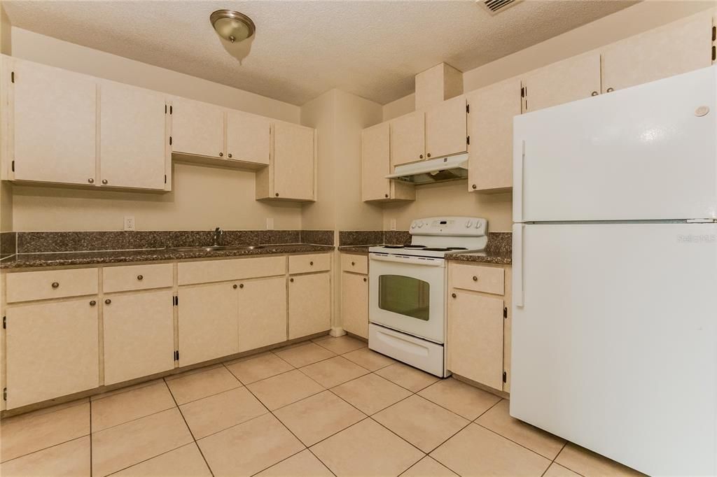 For Rent: $1,595 (3 beds, 2 baths, 1150 Square Feet)