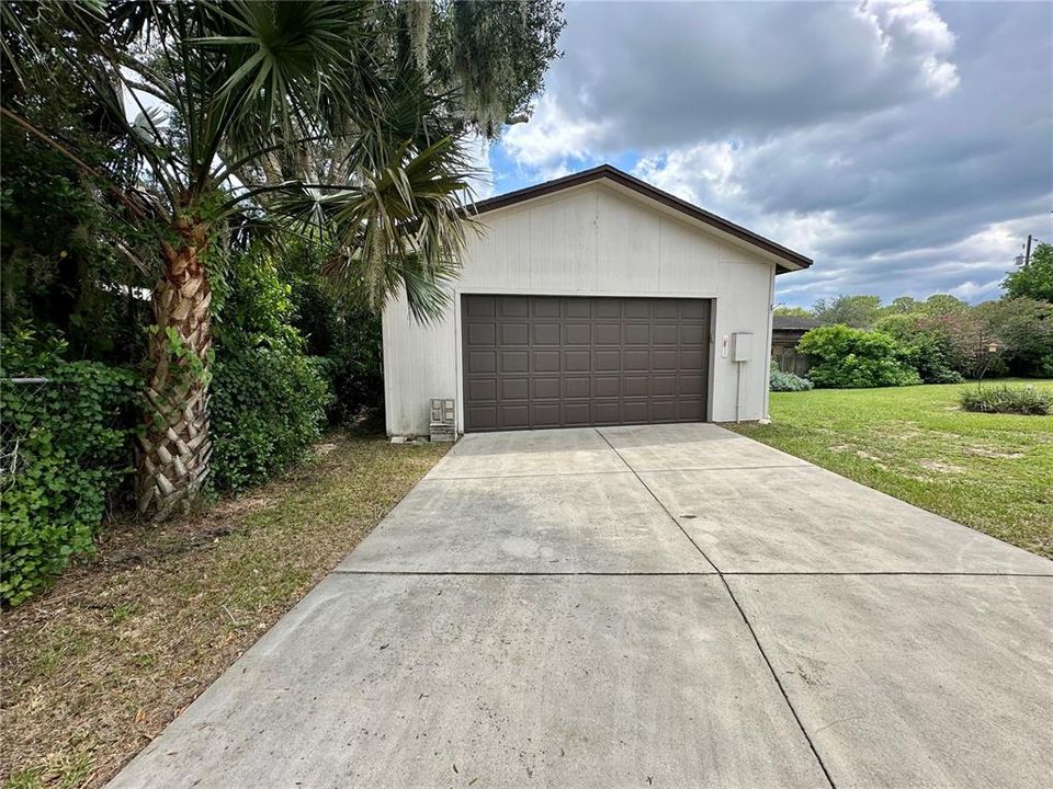 Detached 24 x 32 Garage