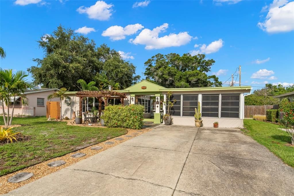 Active With Contract: $459,000 (4 beds, 2 baths, 1660 Square Feet)