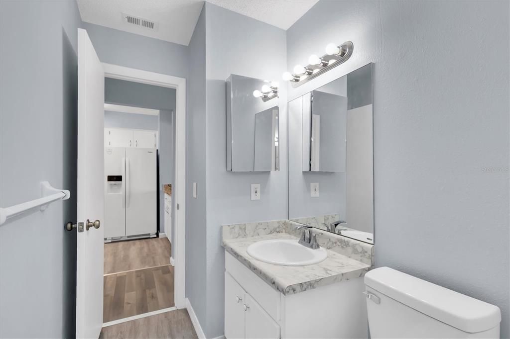 Active With Contract: $1,600 (2 beds, 1 baths, 960 Square Feet)