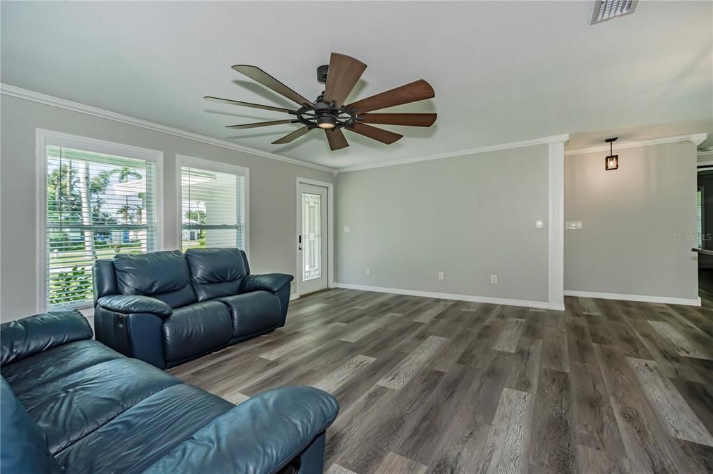 For Sale: $649,900 (3 beds, 2 baths, 1953 Square Feet)