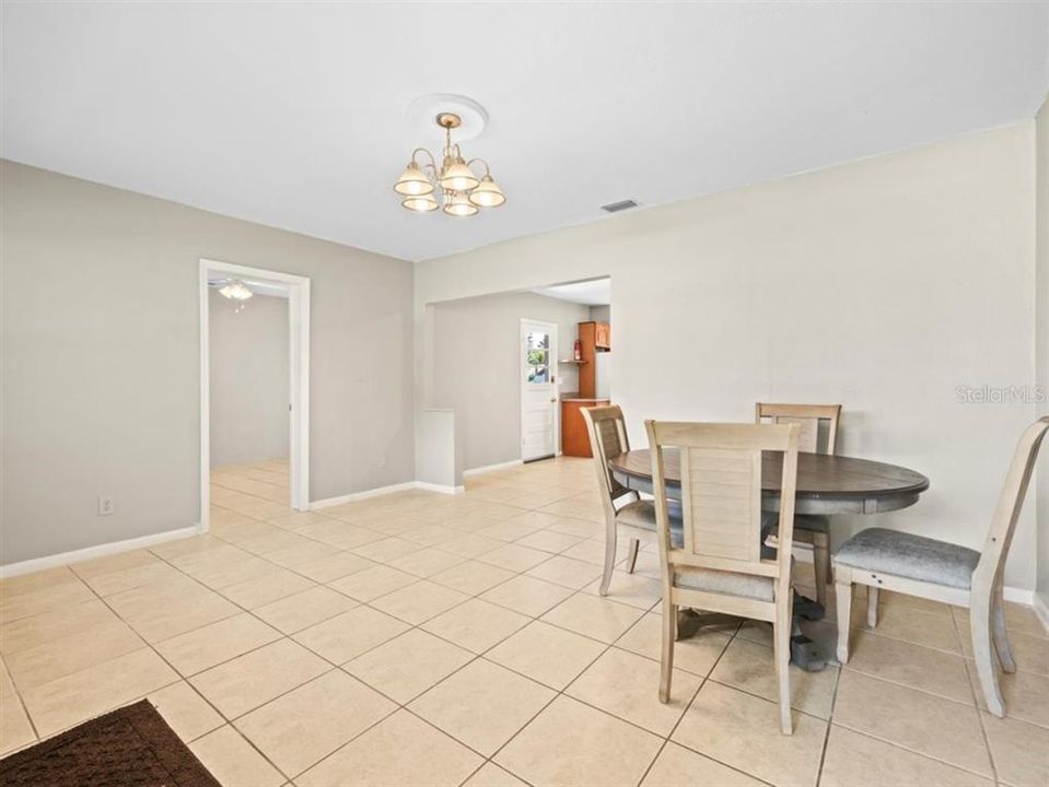 Active With Contract: $325,000 (3 beds, 1 baths, 1110 Square Feet)