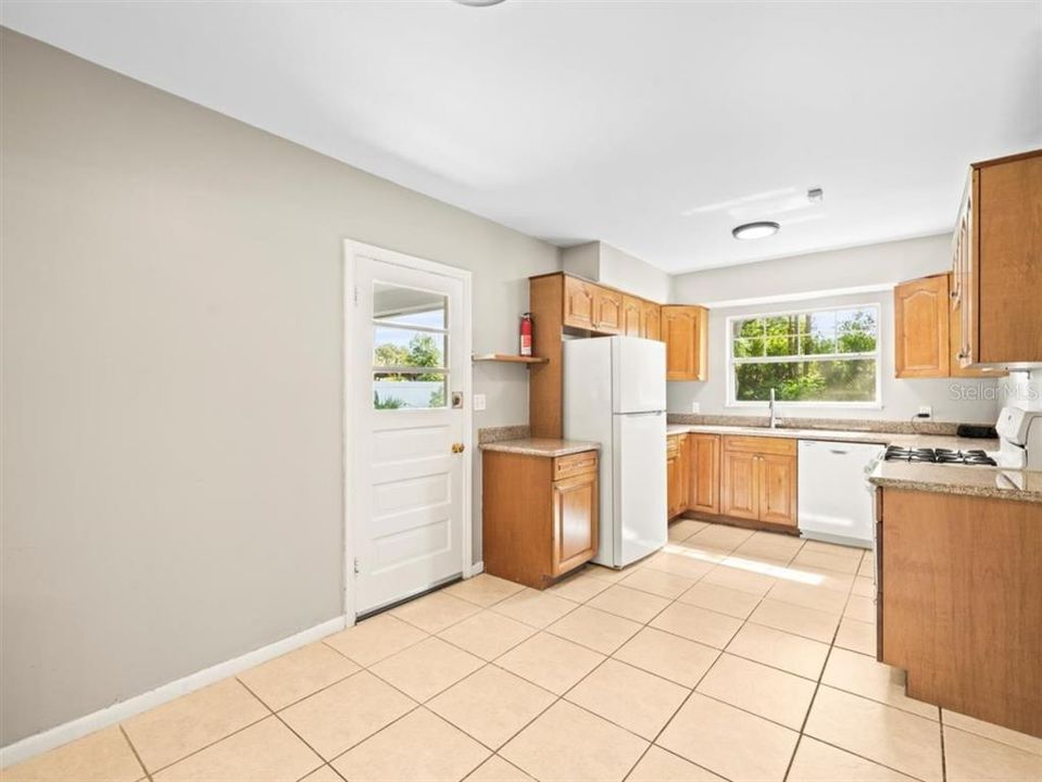 Active With Contract: $325,000 (3 beds, 1 baths, 1110 Square Feet)