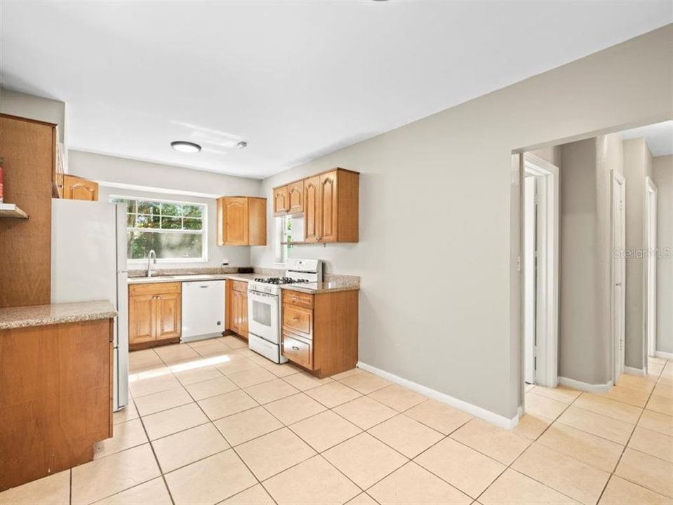 Active With Contract: $325,000 (3 beds, 1 baths, 1110 Square Feet)