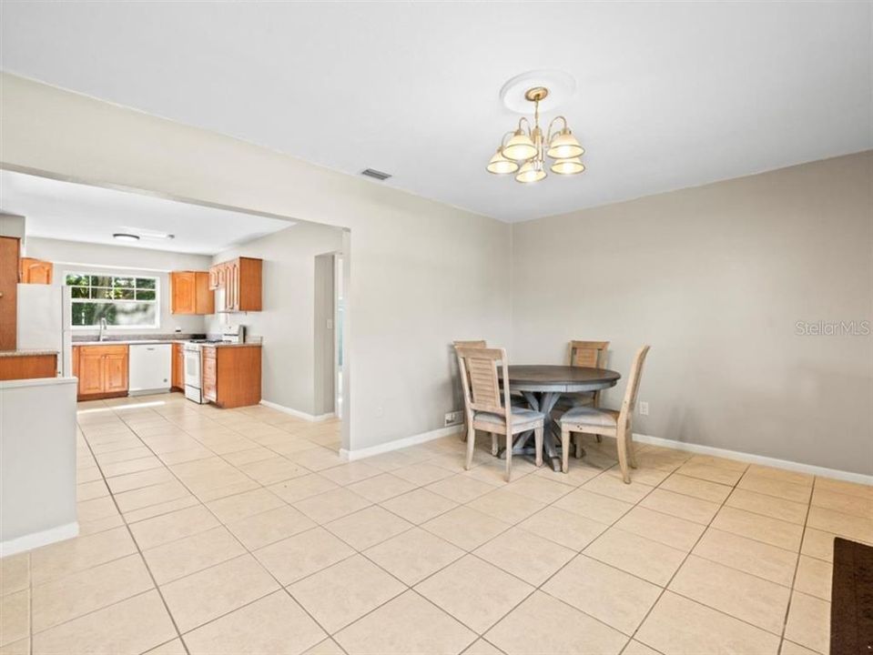 Active With Contract: $325,000 (3 beds, 1 baths, 1110 Square Feet)