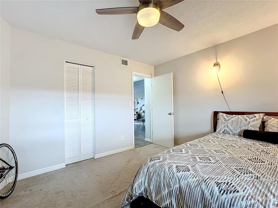 For Sale: $199,900 (1 beds, 1 baths, 869 Square Feet)