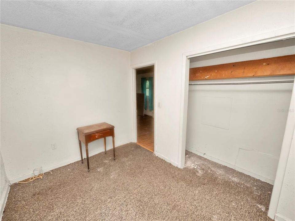 For Sale: $240,000 (2 beds, 1 baths, 892 Square Feet)