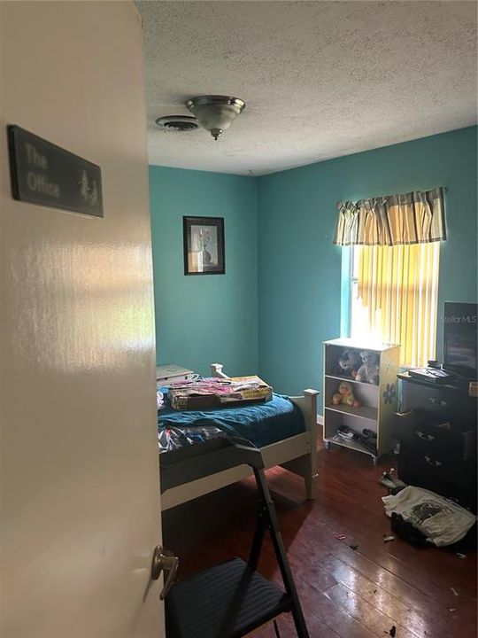 Active With Contract: $160,000 (2 beds, 1 baths, 1040 Square Feet)