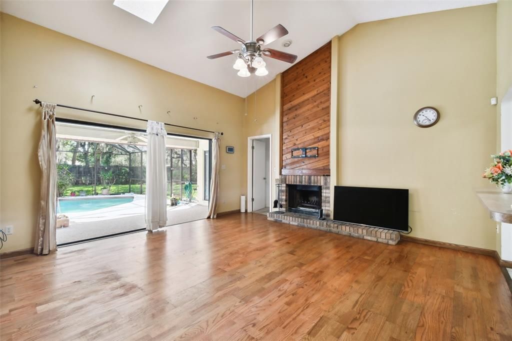 Active With Contract: $375,000 (4 beds, 2 baths, 2120 Square Feet)