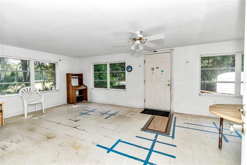 For Sale: $349,000 (3 beds, 2 baths, 1248 Square Feet)