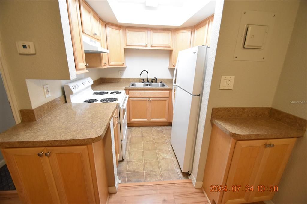 For Rent: $1,375 (1 beds, 1 baths, 550 Square Feet)