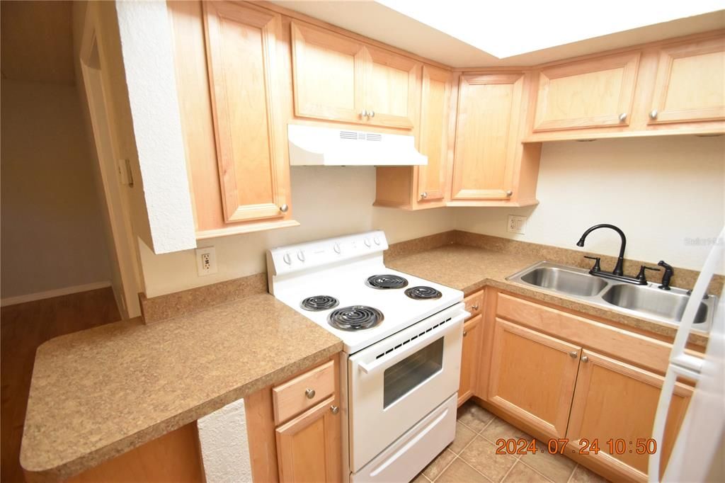 For Rent: $1,375 (1 beds, 1 baths, 550 Square Feet)