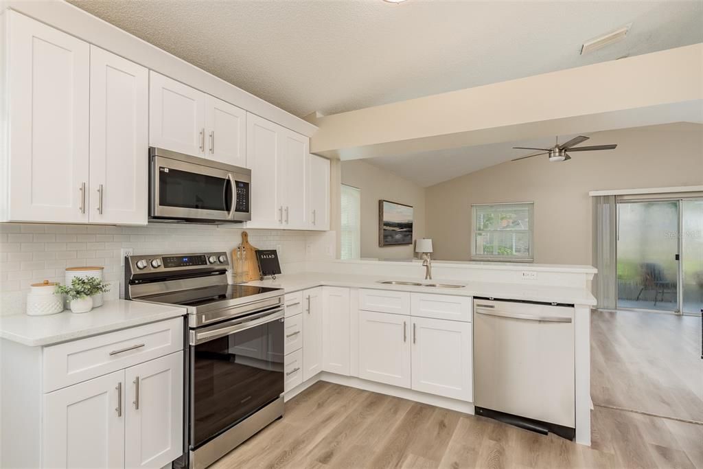 Active With Contract: $349,900 (3 beds, 2 baths, 1560 Square Feet)