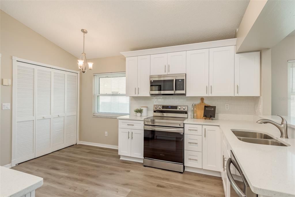 Active With Contract: $349,900 (3 beds, 2 baths, 1560 Square Feet)