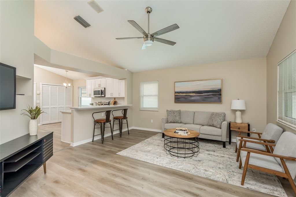 Active With Contract: $349,900 (3 beds, 2 baths, 1560 Square Feet)