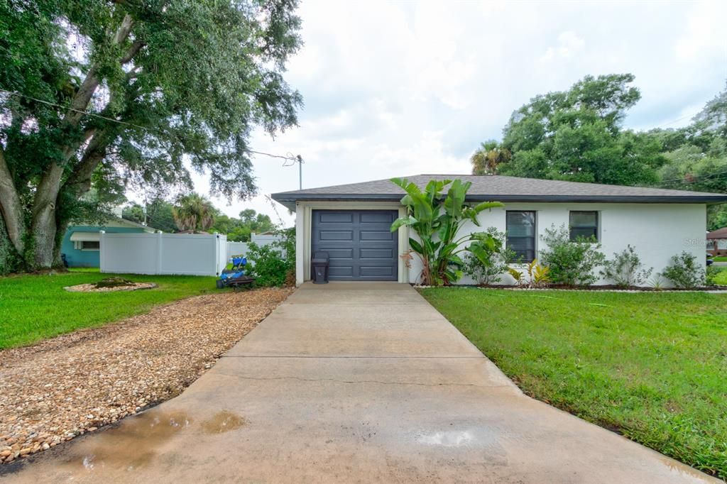 Active With Contract: $319,900 (3 beds, 2 baths, 1382 Square Feet)