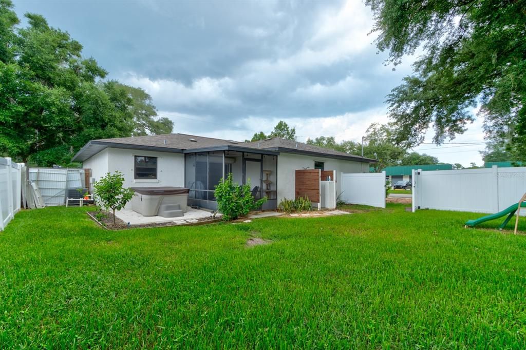 Active With Contract: $319,900 (3 beds, 2 baths, 1382 Square Feet)