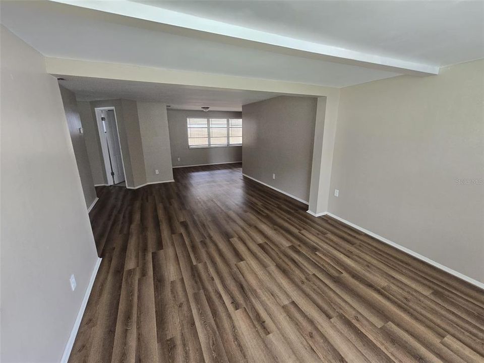 Active With Contract: $294,900 (3 beds, 2 baths, 1080 Square Feet)