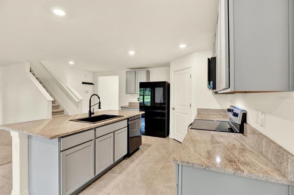 Active With Contract: $372,900 (5 beds, 3 baths, 2641 Square Feet)