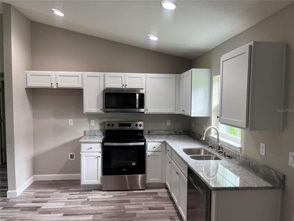 Active With Contract: $229,900 (3 beds, 2 baths, 1040 Square Feet)