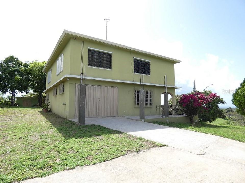 Vendido Recientemente: $450,000 (4 camas, 2 baños, 2092 Pies cuadrados)