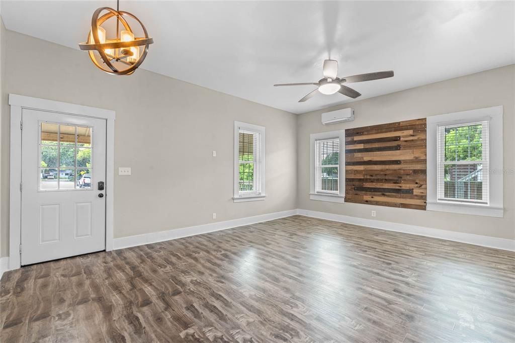 Active With Contract: $2,500 (3 beds, 2 baths, 1342 Square Feet)