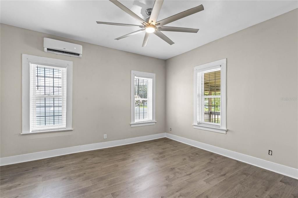 Active With Contract: $2,500 (3 beds, 2 baths, 1342 Square Feet)