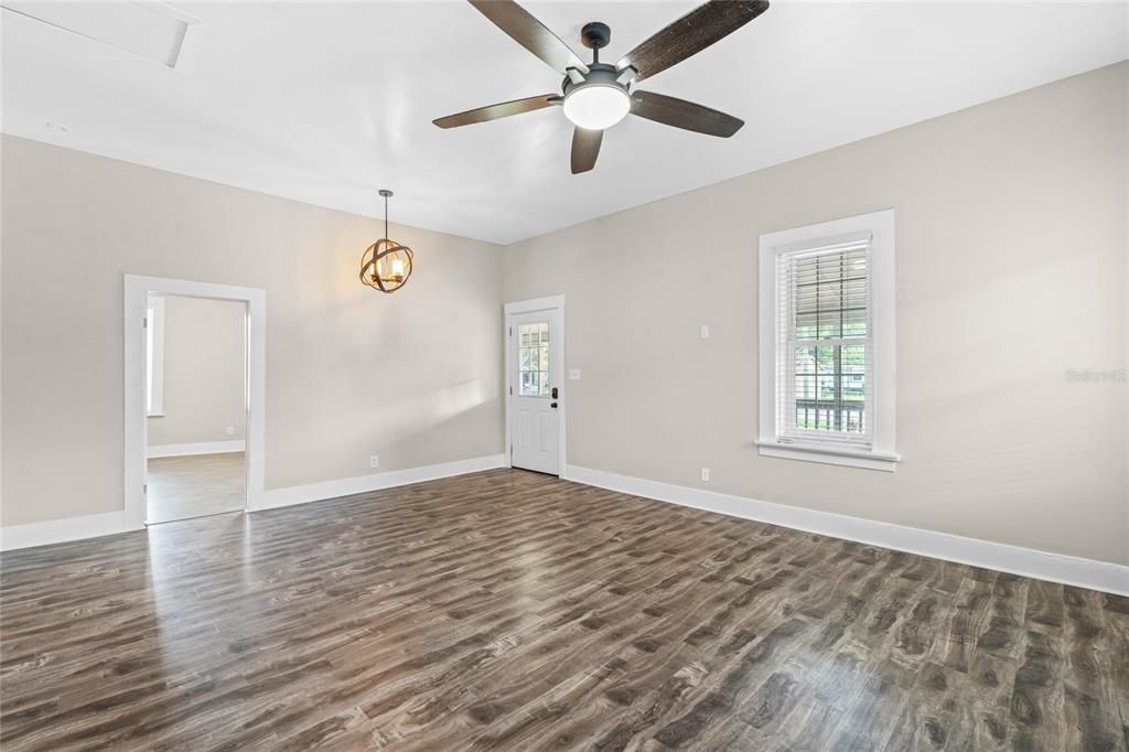 Active With Contract: $2,500 (3 beds, 2 baths, 1342 Square Feet)