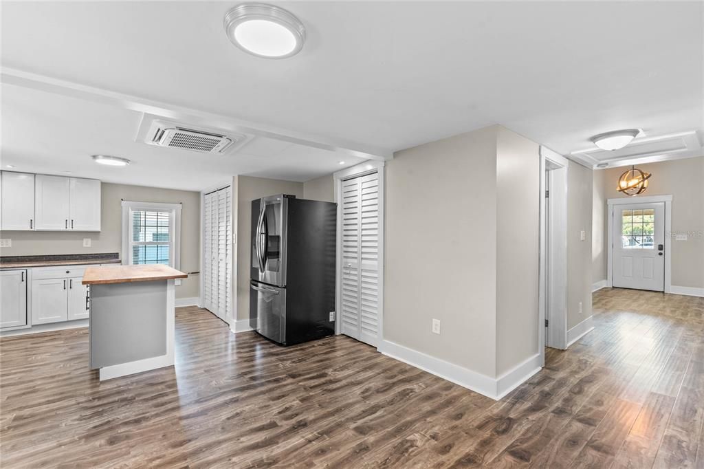 Active With Contract: $2,500 (3 beds, 2 baths, 1342 Square Feet)