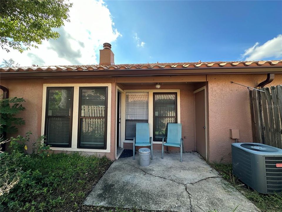 For Sale: $224,900 (2 beds, 2 baths, 1120 Square Feet)