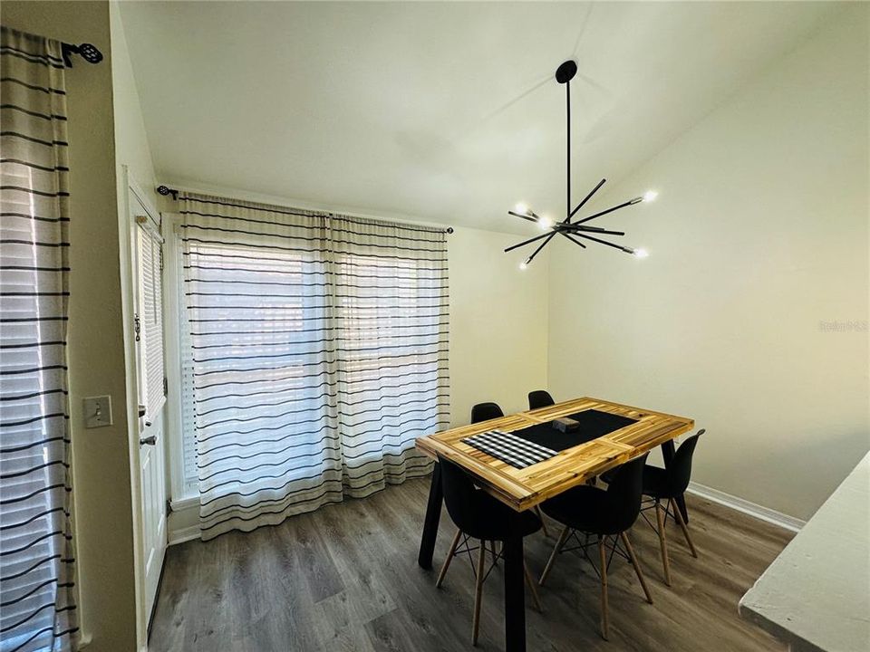 For Sale: $224,900 (2 beds, 2 baths, 1120 Square Feet)