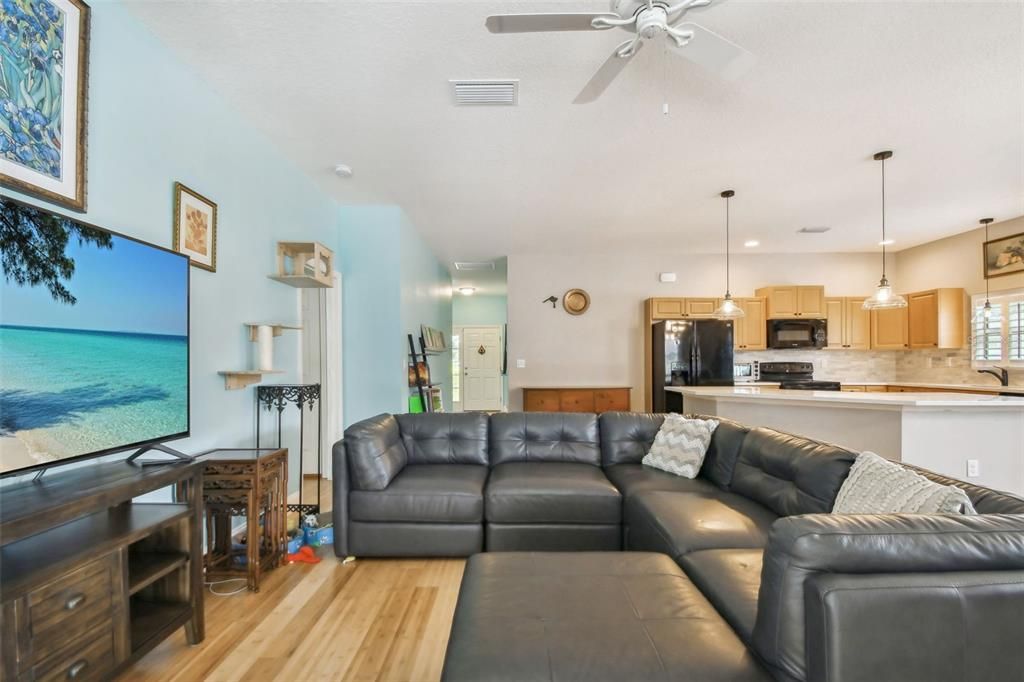 Active With Contract: $379,900 (3 beds, 2 baths, 1430 Square Feet)