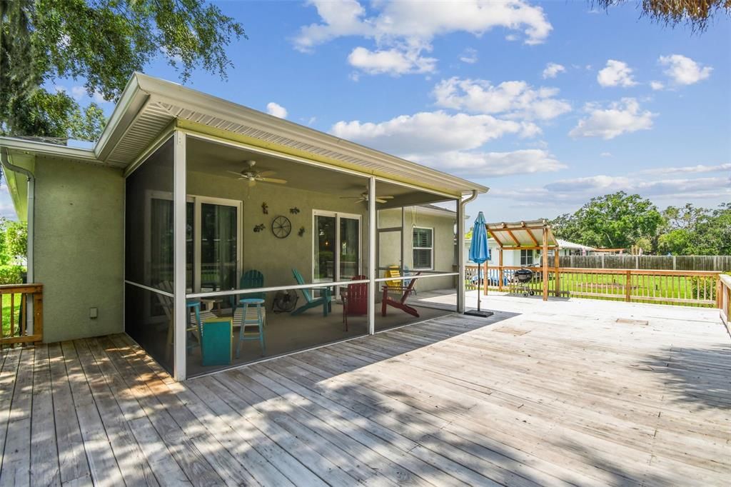 Active With Contract: $379,900 (3 beds, 2 baths, 1430 Square Feet)