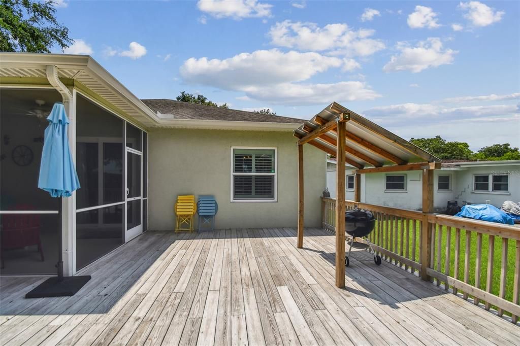 Active With Contract: $379,900 (3 beds, 2 baths, 1430 Square Feet)