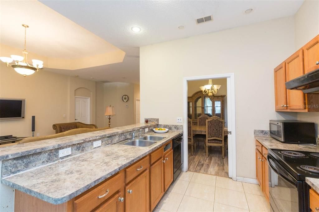 Active With Contract: $319,900 (3 beds, 2 baths, 1800 Square Feet)