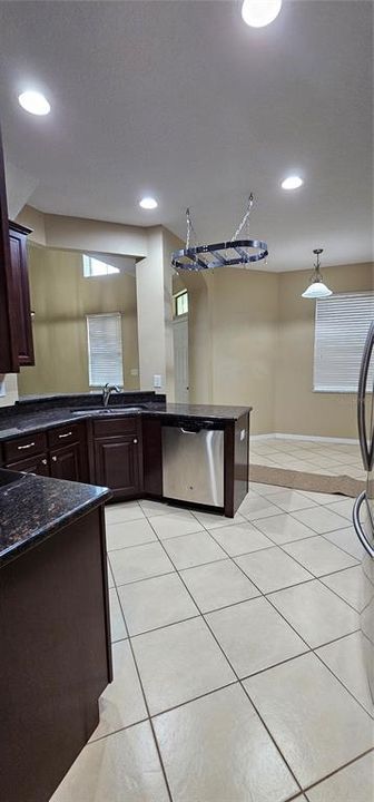 Active With Contract: $2,950 (3 beds, 2 baths, 2174 Square Feet)