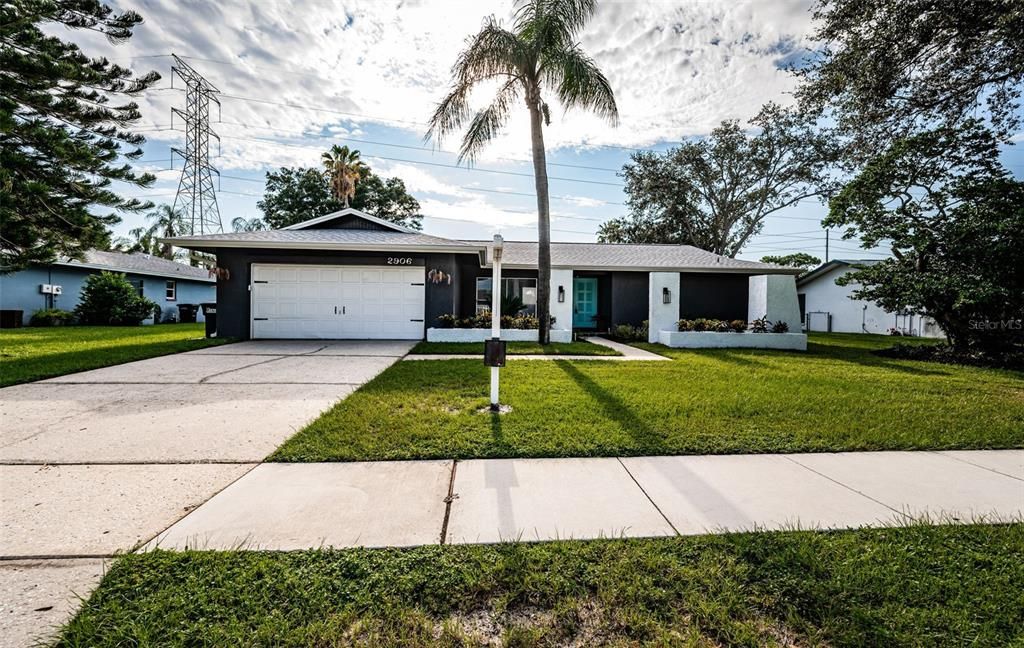 Active With Contract: $639,900 (3 beds, 2 baths, 1995 Square Feet)